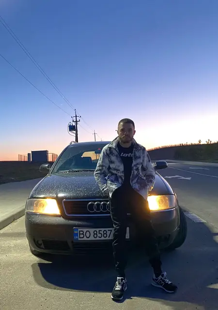 Я Ваня, 20, из Ровно, ищу знакомство для совместных путешествий