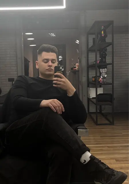 Я Кирилл, 25, из Полоцка, ищу знакомство для приятного времяпровождения