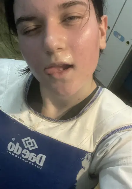 Я Агата, 18 років з Києва, шукаю знайомство для постійних стосунків