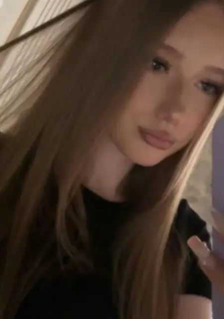 Я Аня, 22, из Минска, ищу знакомства без обязательств