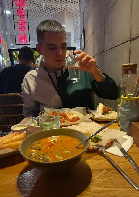 Я Семен, 30, из Пхукета, ищу знакомства на одну ночь