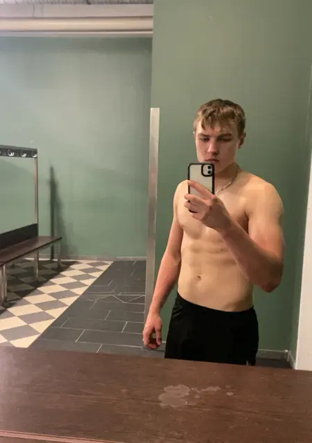 Я Konrad, 24, знакомлюсь без обязательств в Вроцлаве