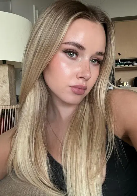 Laura из Бухареста, ищу на сайте знакомства на одну ночь