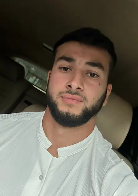 Я Эльвин, 28, из Тбилиси, ищу знакомство для приятного времяпровождения