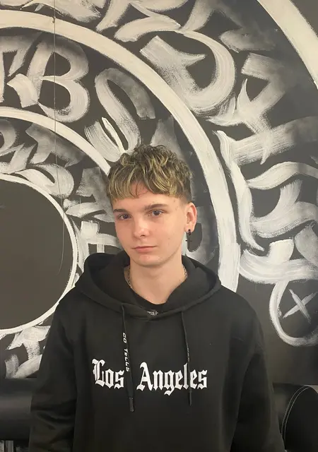 Рома з Дніпра, мені 18 років, познайомлюсь без зобов'язань