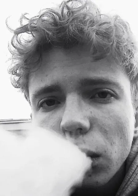 Я Роман, 18, из Жабинки, ищу знакомства на одну ночь