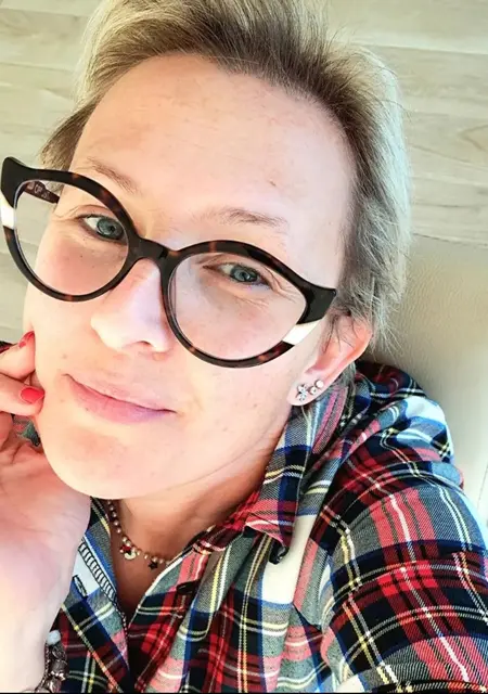 Я Laura, 33, из Бухареста, ищу знакомство для дружбы