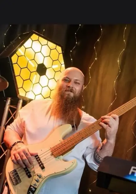 Kamil из Познани, ищу на сайте дружбу