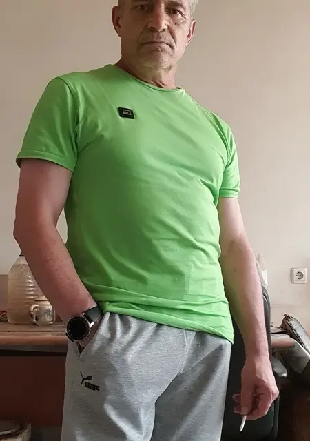 Дима Соловьев из Бишкека, мне 54, познакомлюсь для общения