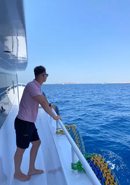 Михаил из Меппевшего, мне 28, познакомлюсь на одну ночь