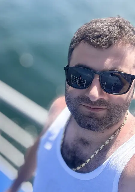 Арут из Еревана, ищу на сайте знакомства без обязательств