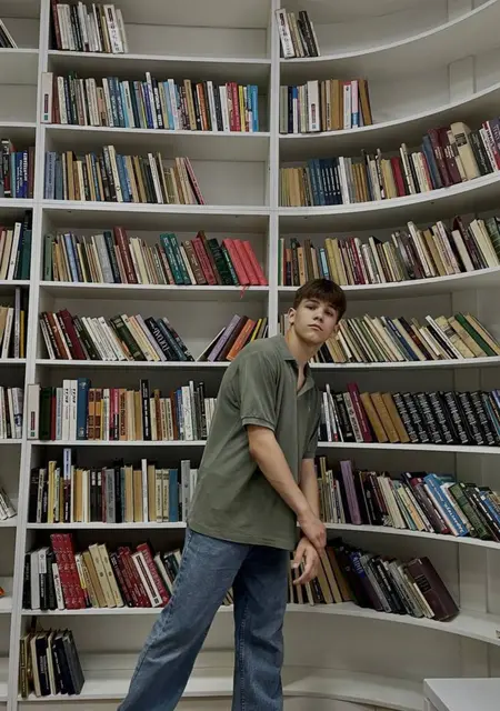 Я Євген, 18, из Львова, ищу знакомство для приятного времяпровождения