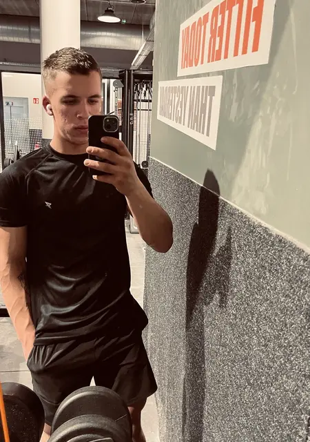 Я Денис, 18, знакомлюсь без обязательств в Виндзор