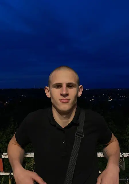 Владислав из Лондона, мне 21, познакомлюсь для приятного времяпровождения