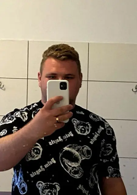 Ярослав из Бердянска, мне 19, познакомлюсь на одну ночь