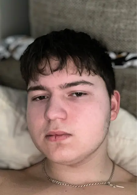 Руслан из Гааги, ищу на сайте дружбу