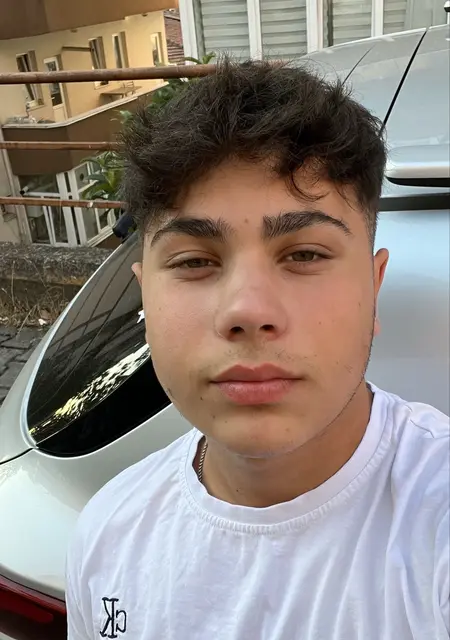 Я Kerem Özkan, 19, из Зонгулдака, ищу знакомства на одну ночь