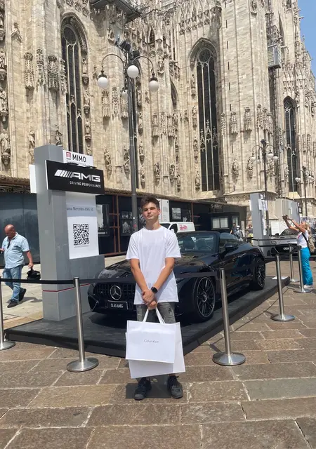 Я Дмитро, 19, из Днепра, ищу знакомства на одну ночь