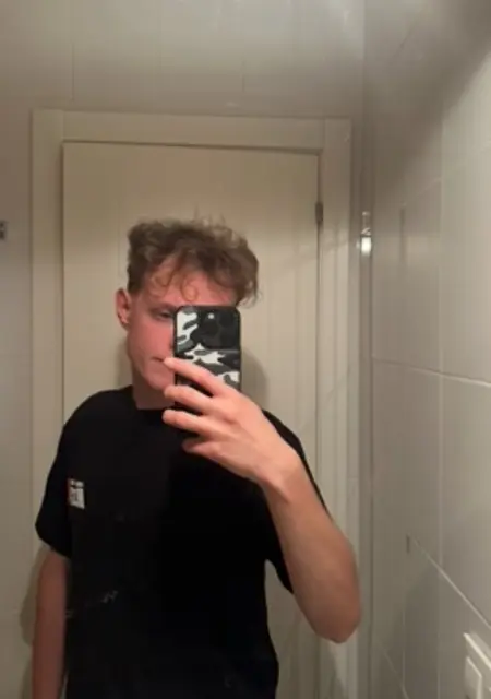 Vlad из Ла-коруньи, мне 19, познакомлюсь для вирта