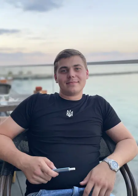 Я Андрей, 25, из Праги, ищу знакомство для приятного времяпровождения
