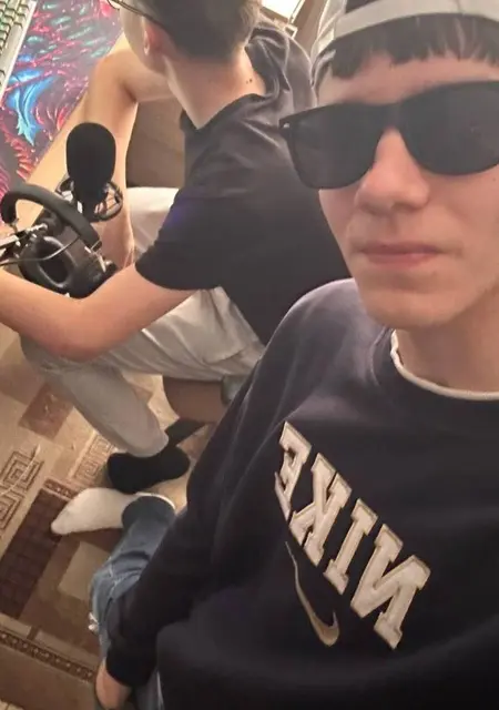 Коля из Барановичей, мне 19, познакомлюсь без обязательств