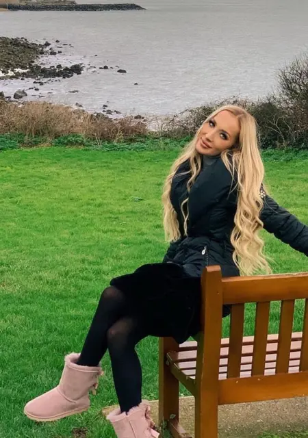 Adel from London, 25 years old, ready to meet for one-night stand