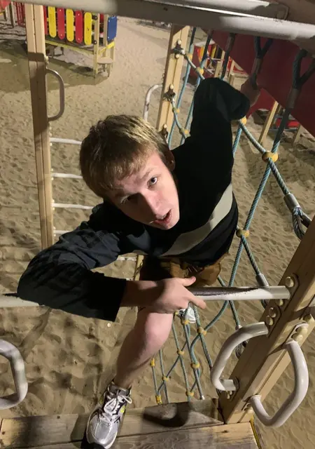 Илья из Бобруйска, мне 21, познакомлюсь для дружбы