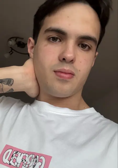 Я Vlad, 19, из Кракова, ищу знакомства без обязательств