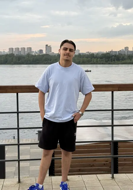 Aleksandr de Almería, tengo 22 años, listo para conocer para relación a largo plazo