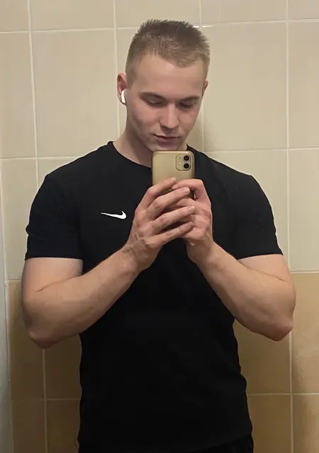 Владислав из Минска, мне 21, познакомлюсь на одну ночь