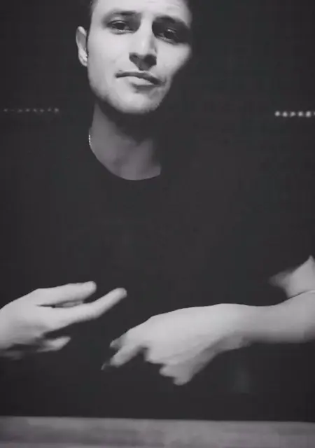 Я Денис, 29, из Харькова, ищу знакомства без обязательств