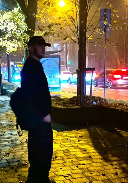 Олександр из Пустомыт, мне 19, познакомлюсь на одну ночь