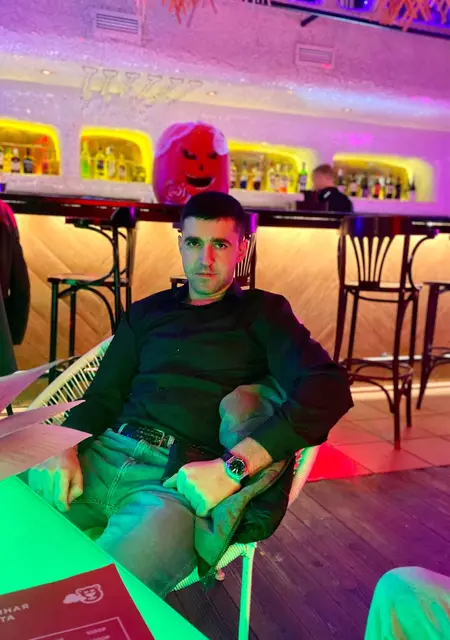 Юра из Еревана, ищу на сайте знакомства без обязательств