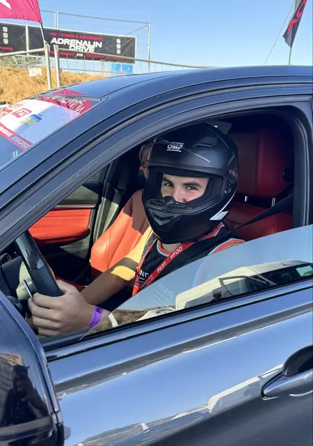 Я Valik, 18, знакомлюсь без обязательств в Одессе