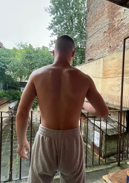 Артем из Чернигова, мне 21, познакомлюсь на одну ночь