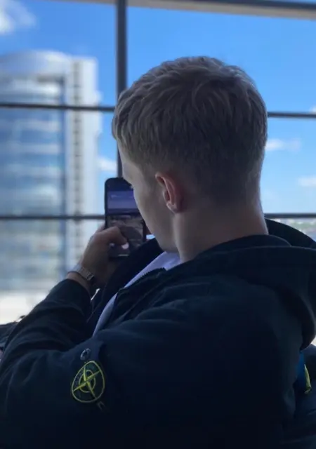 Я Дима, 21, из Харькова, ищу знакомства без обязательств