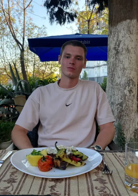 Я Егор, 19, знакомлюсь без обязательств в Гомеле