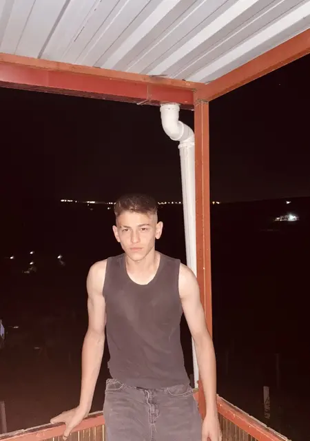Yasin из Анкары, мне 21, познакомлюсь для постоянных отношений