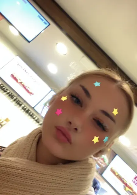 Laura из Риги, мне 21, познакомлюсь на одну ночь