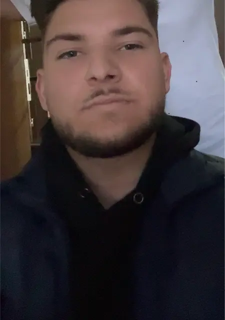 Я Robert, 19, из Рымнику-Сэрат, ищу знакомство для постоянных отношений