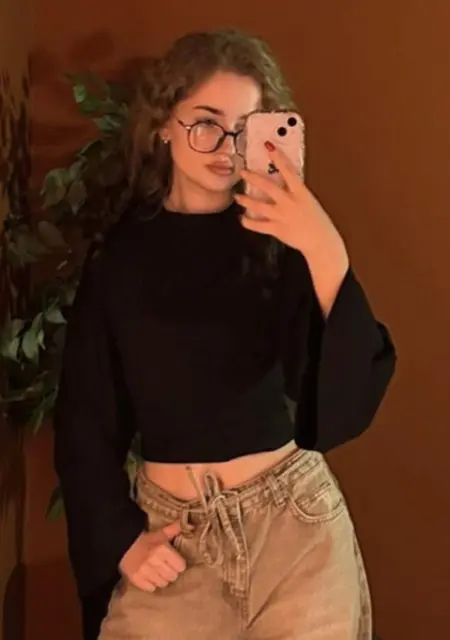 Я Алла, 25, из Пюто, ищу знакомства без обязательств
