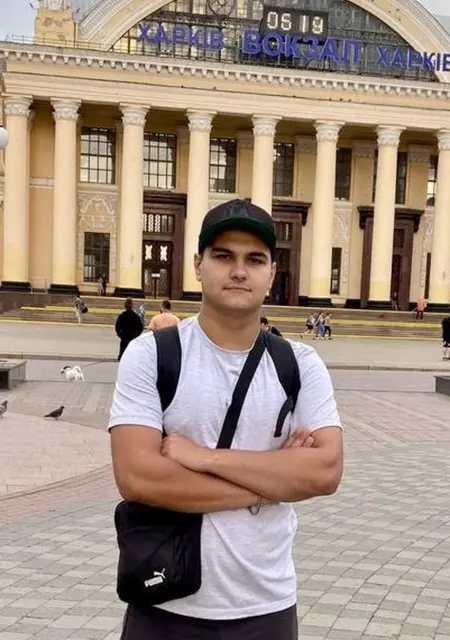 Я Данило, 18 років з Одеси, шукаю знайомство для постійних стосунків
