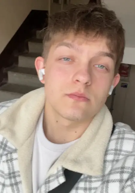 Я Артур, 21, знакомлюсь на одну ночь в Львове