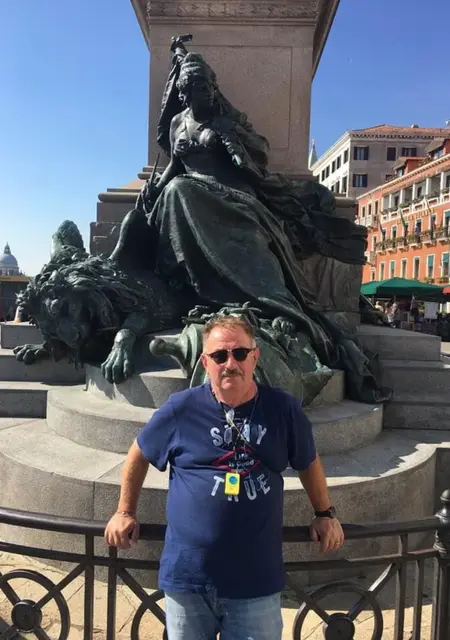 Влади из Тбилиси, ищу на сайте знакомства на одну ночь