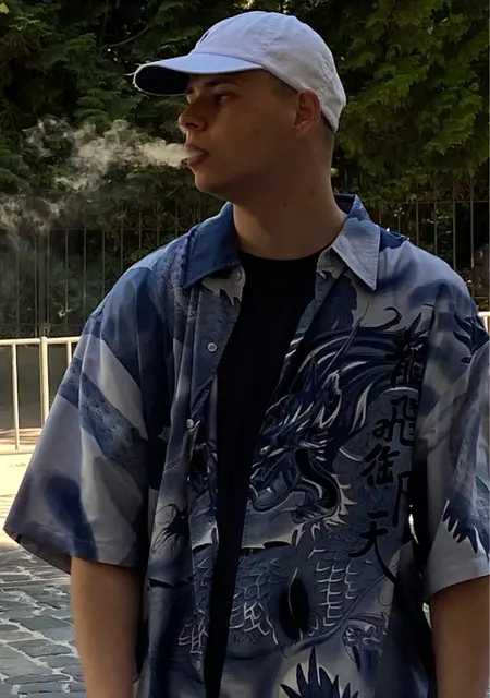 Вова з Яворів, шукаю на сайті знайомства без зобов'язань