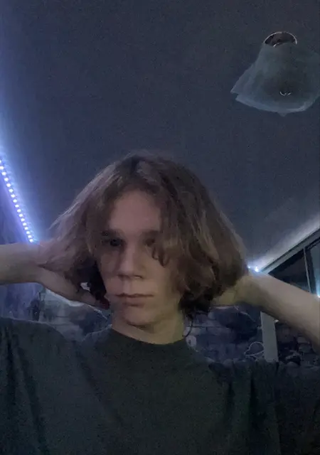 Я Максим, 18, из Минска, ищу знакомства без обязательств