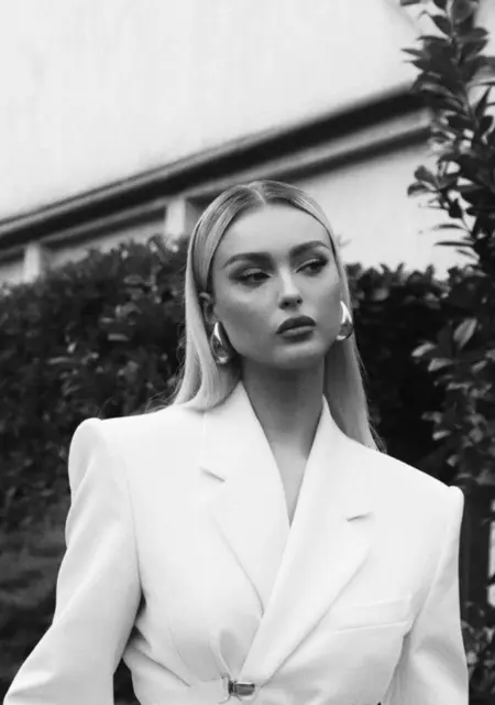 Лилия из Праги, ищу на сайте общение