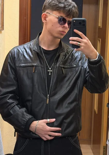 Soy Yegor, 19 años de Málaga, busco conocer gente para viaje