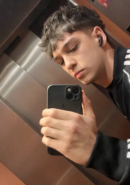 Я Víctor, 18, знакомлюсь без обязательств в Саламанке