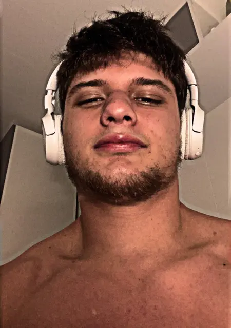 Mateusz из Гауда, мне 19, познакомлюсь на одну ночь